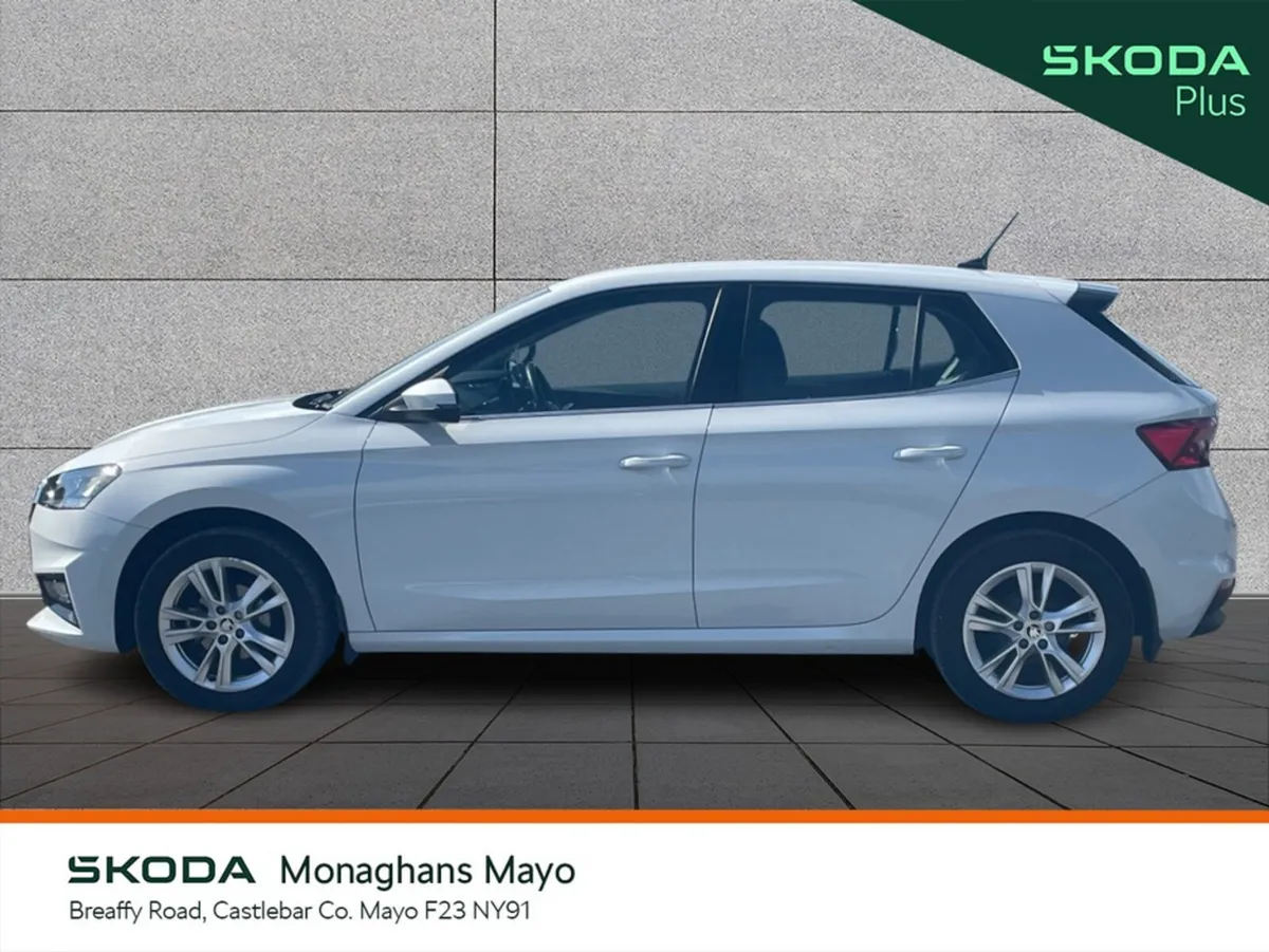 Skoda Fabia Hatchback, Petrol, 2023, White