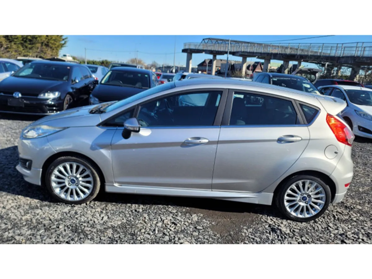 Ford Fiesta Hatchback, Petrol, 2016, Silver