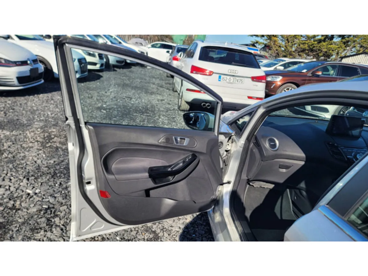 Ford Fiesta Hatchback, Petrol, 2016, Silver