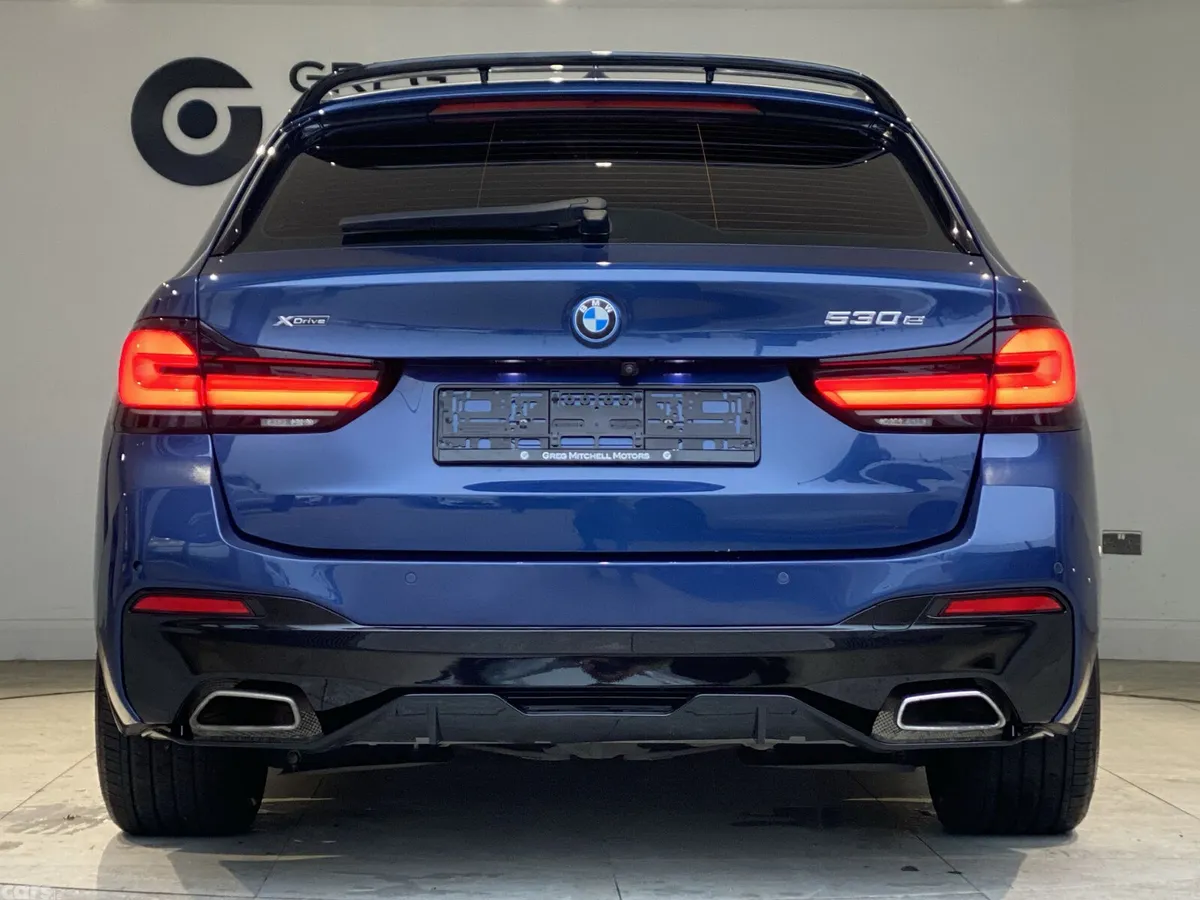 BMW 5-Series Estate, Petrol Hybrid, 2022, Blue