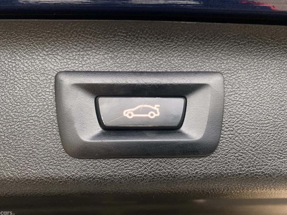 BMW 5-Series Estate, Petrol Hybrid, 2022, Blue