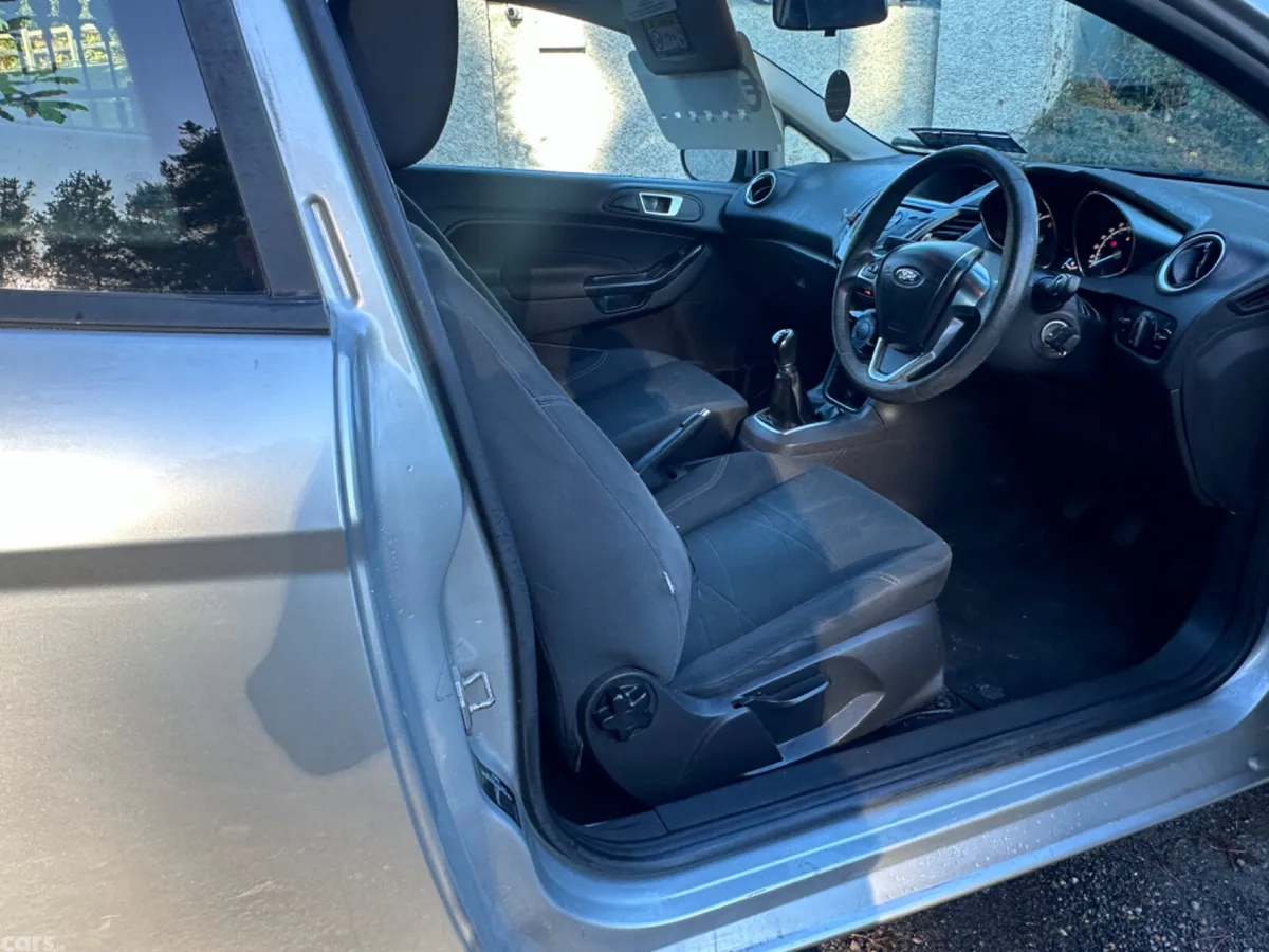 Ford Fiesta Hatchback, Diesel, 2015, Silver