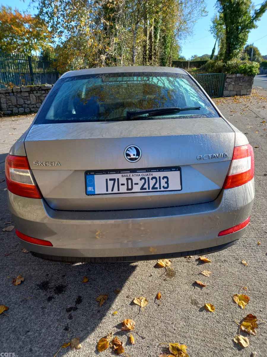 Skoda Octavia Saloon, Diesel, 2017, Yellow