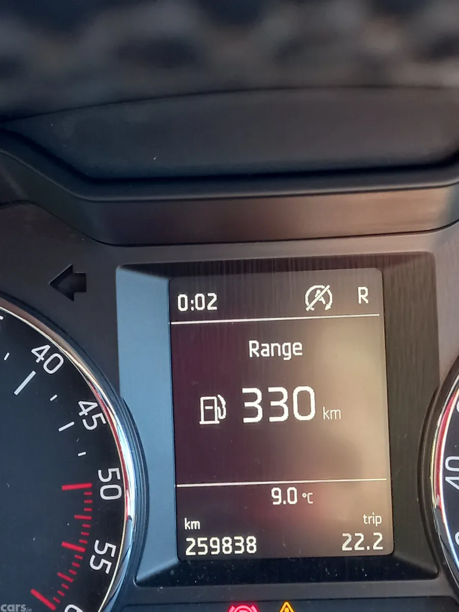 Skoda Octavia Saloon, Diesel, 2017, Yellow
