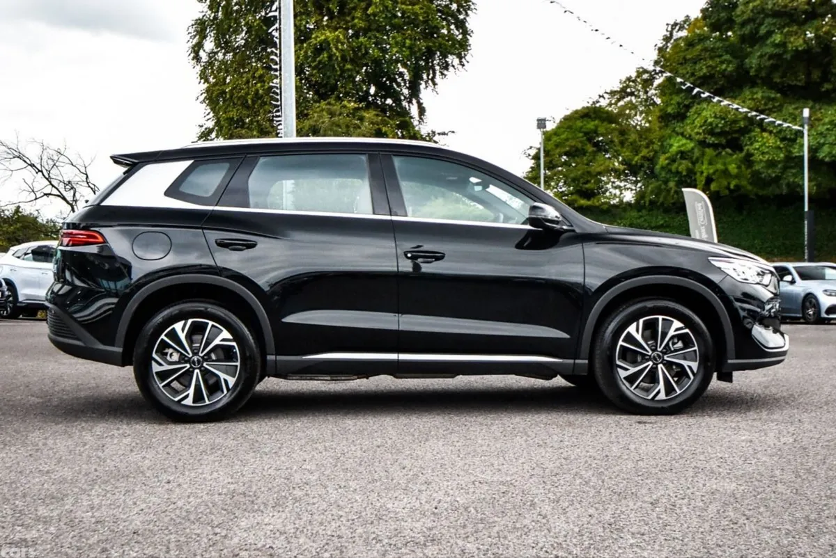 BYD SEALION 5 Hatchback, Petrol Plug-in Hybrid, 2026, Black