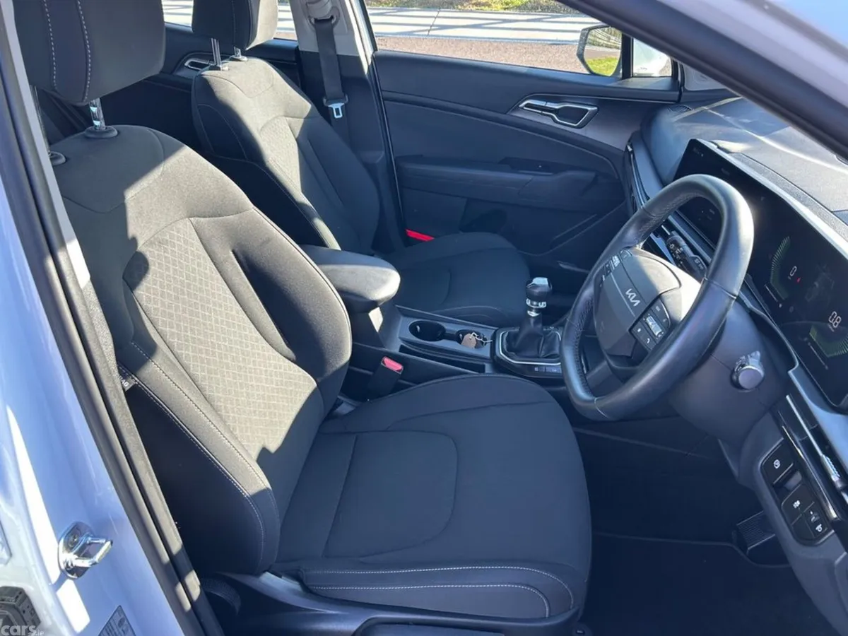 Kia Sportage SUV, Diesel Hybrid, 2026, White