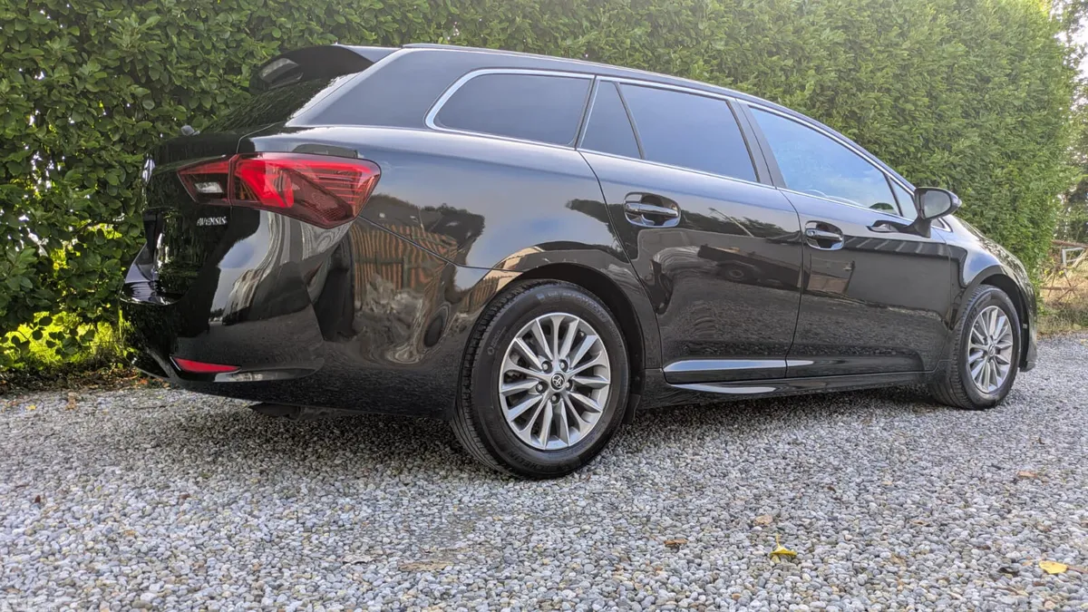 Toyota Avensis Estate, Petrol, 2017, Black