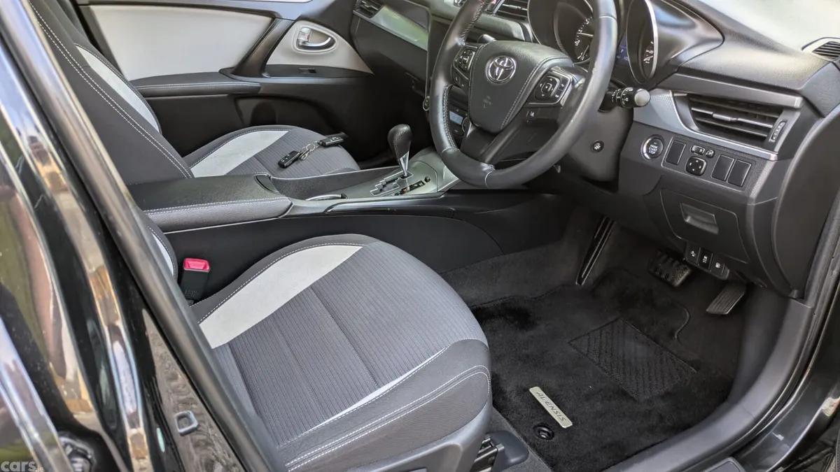 Toyota Avensis Estate, Petrol, 2017, Black