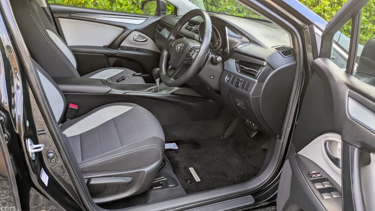 Toyota Avensis Estate, Petrol, 2017, Black