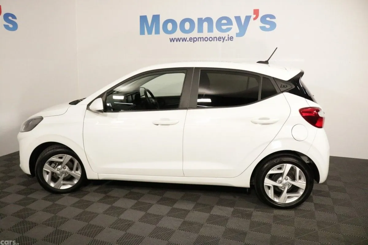 Hyundai i10 Hatchback, Petrol, 2020, White