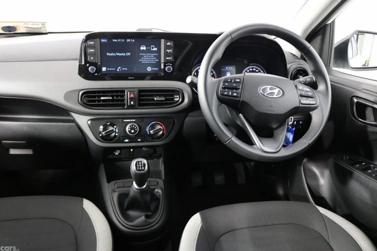 Hyundai i10 Hatchback, Petrol, 2020, White