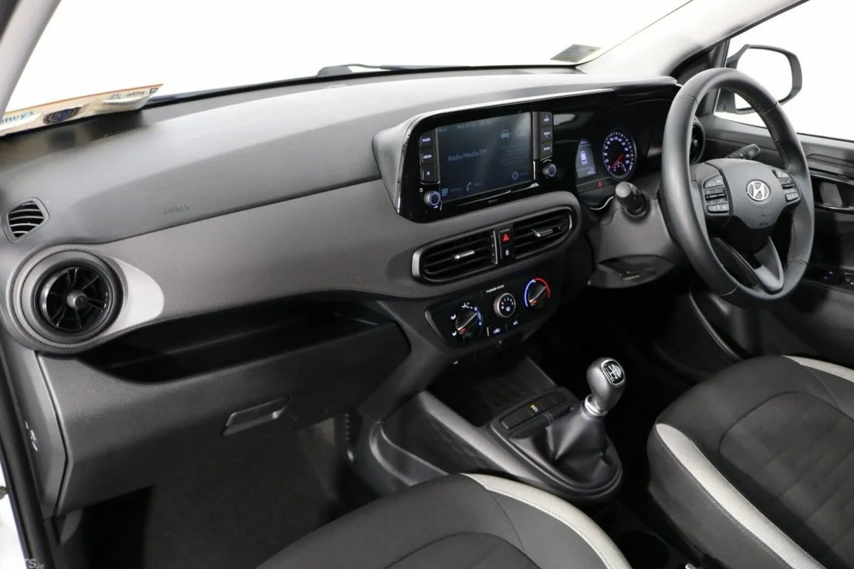 Hyundai i10 Hatchback, Petrol, 2020, White