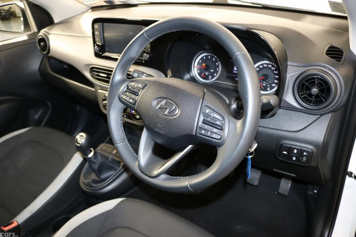 Hyundai i10 Hatchback, Petrol, 2020, White