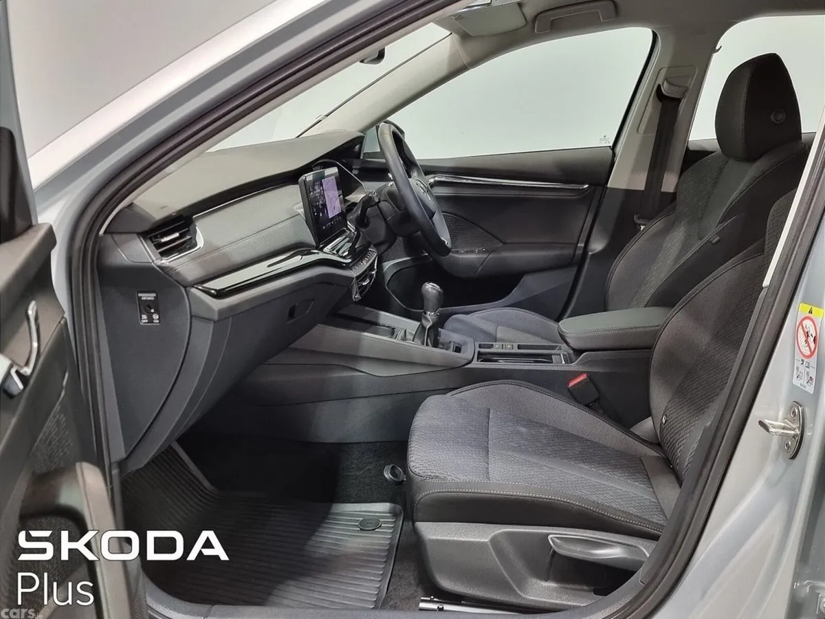 Skoda Octavia Estate, Petrol, 2024, Silver