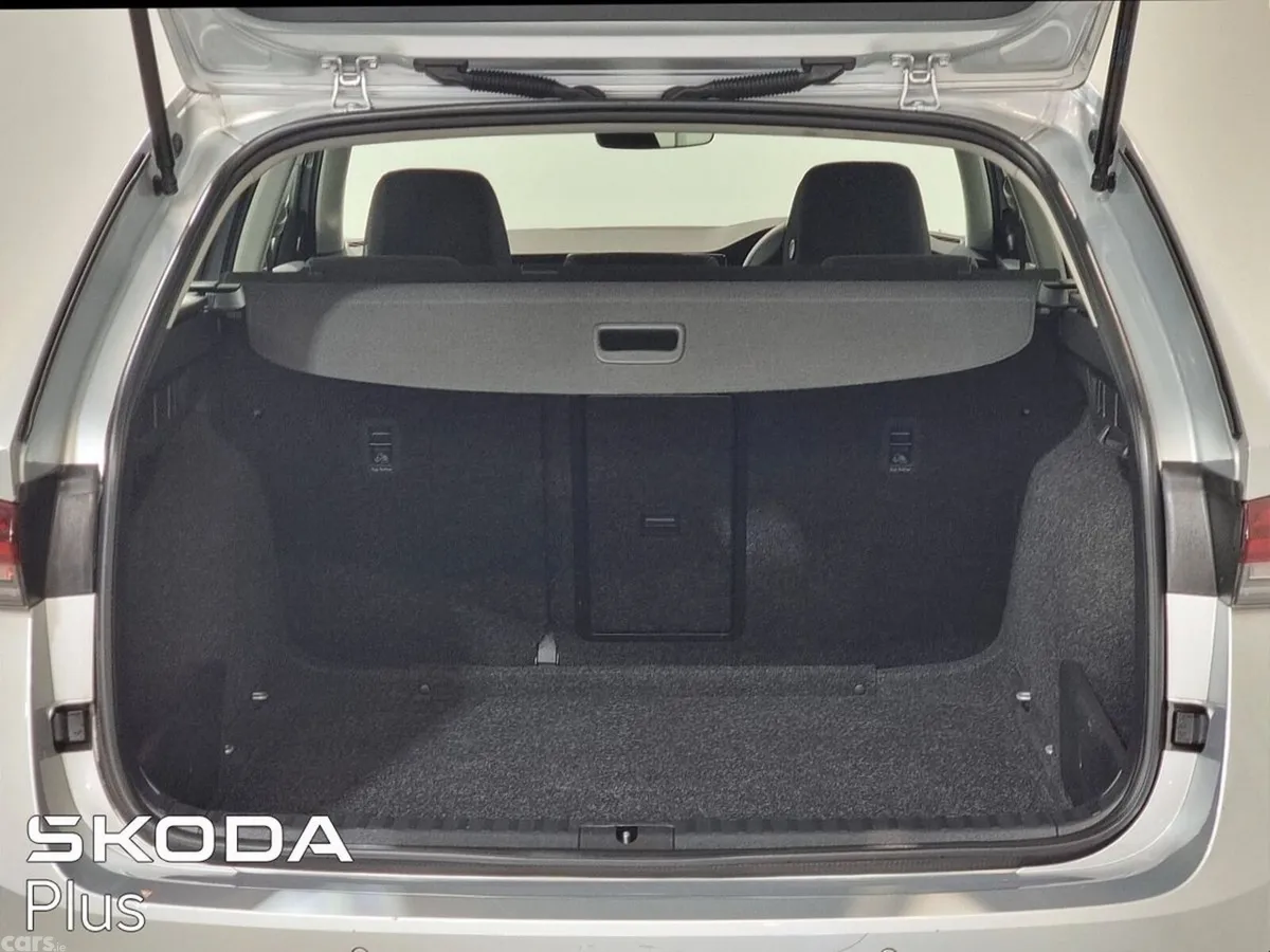 Skoda Octavia Estate, Petrol, 2024, Silver