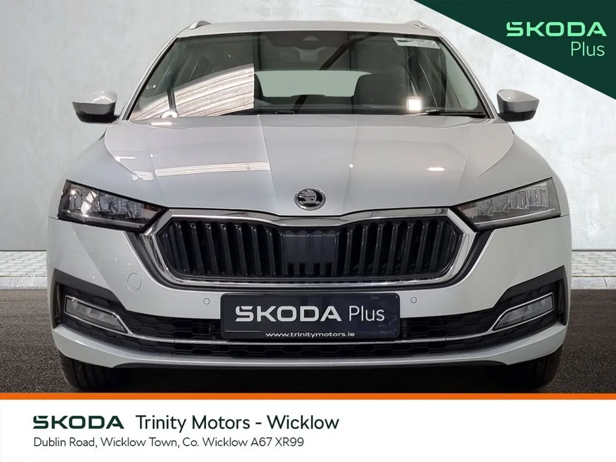 Skoda Octavia Estate, Petrol, 2024, Silver
