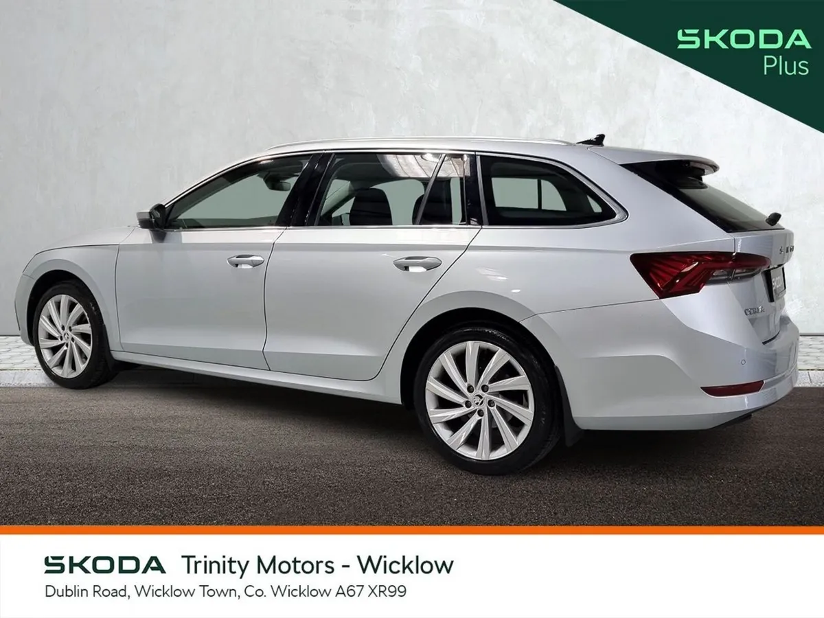 Skoda Octavia Estate, Petrol, 2024, Silver