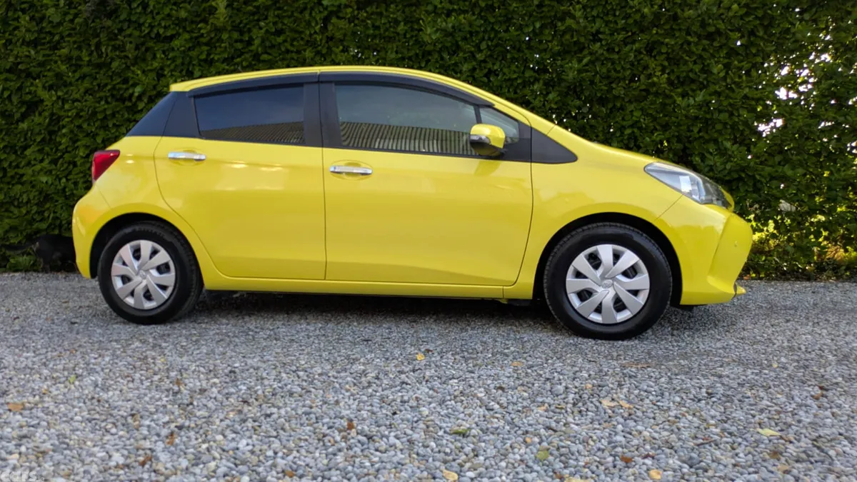 Toyota Yaris Hatchback, Petrol, 2015, Yellow