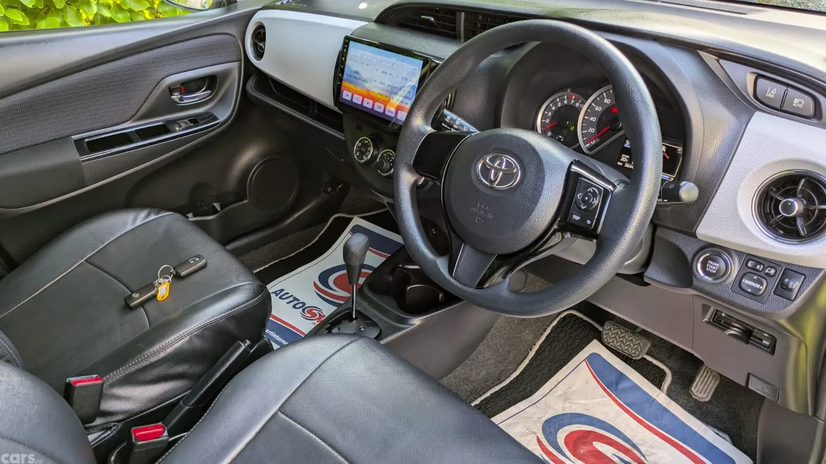 Toyota Yaris Hatchback, Petrol, 2015, Yellow