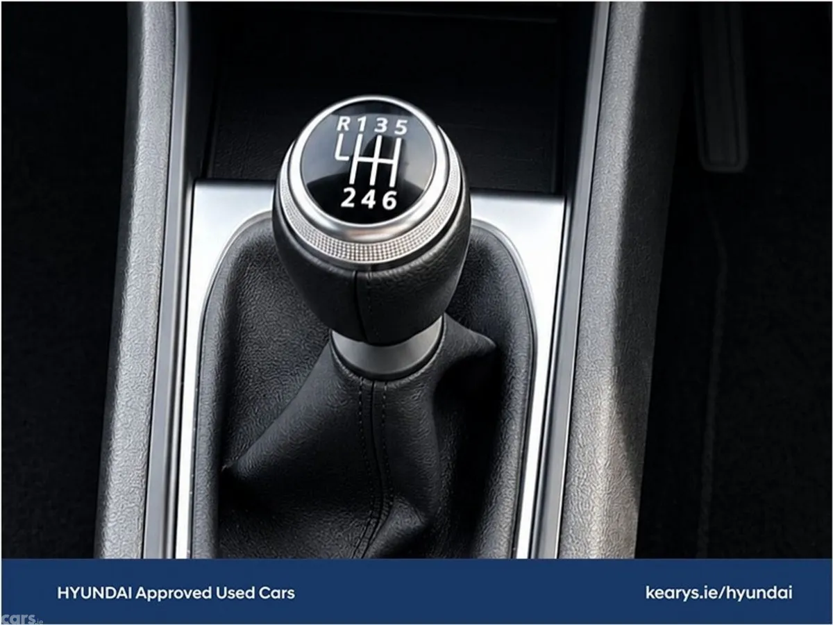 Renault Captur SUV, Petrol, 2023, Black