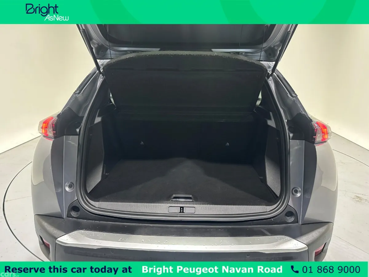 Peugeot 2008 MPV, Petrol, 2022, Grey