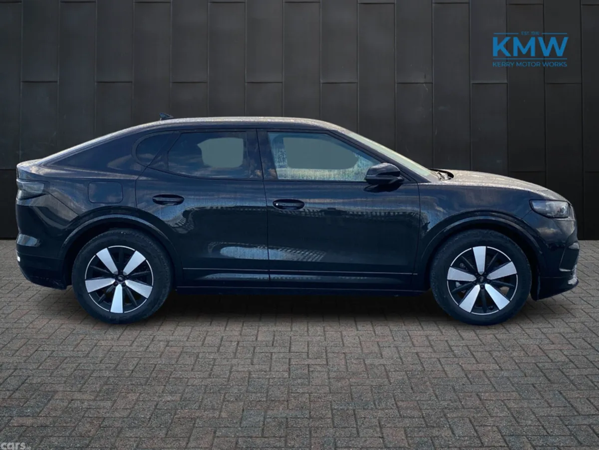 Ford Capri MPV, Electric, 2026, Black