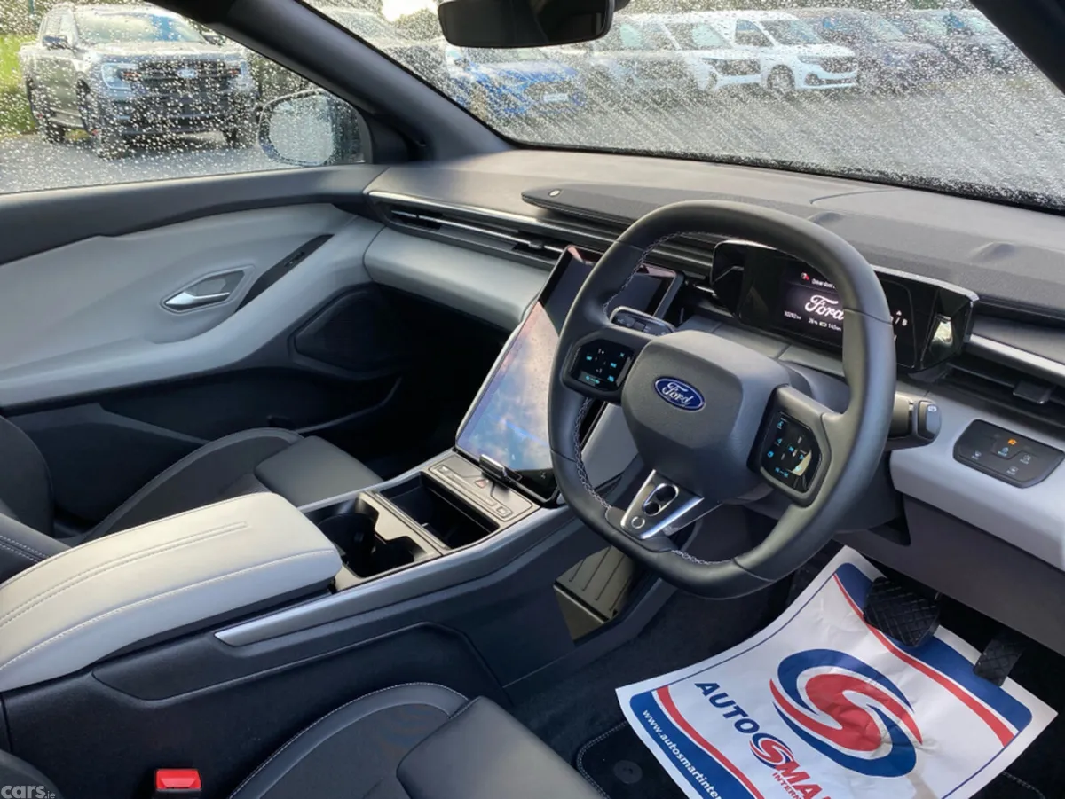 Ford Capri MPV, Electric, 2026, Black
