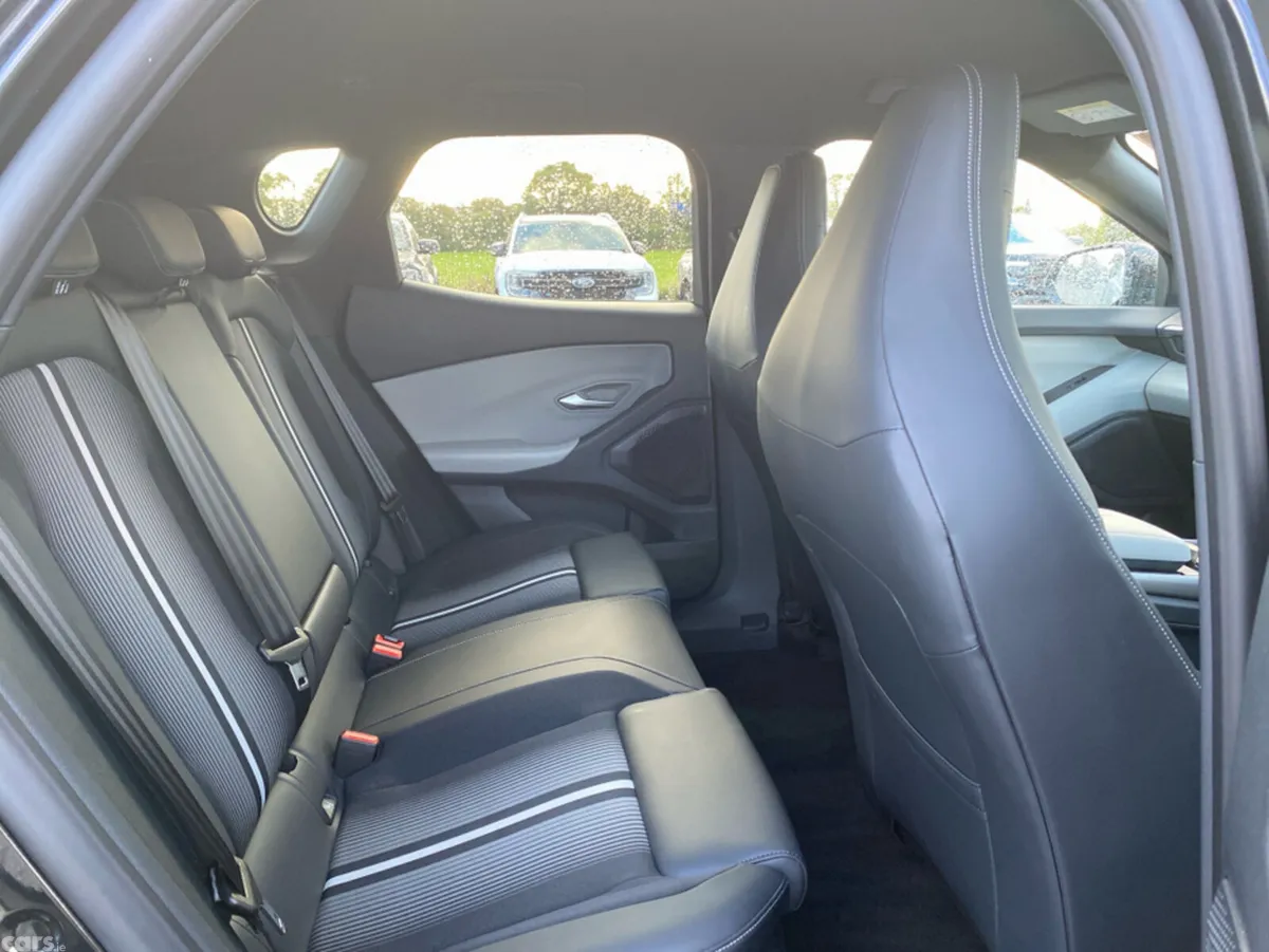 Ford Capri MPV, Electric, 2026, Black