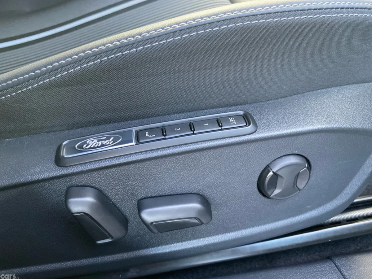 Ford Capri MPV, Electric, 2026, Black