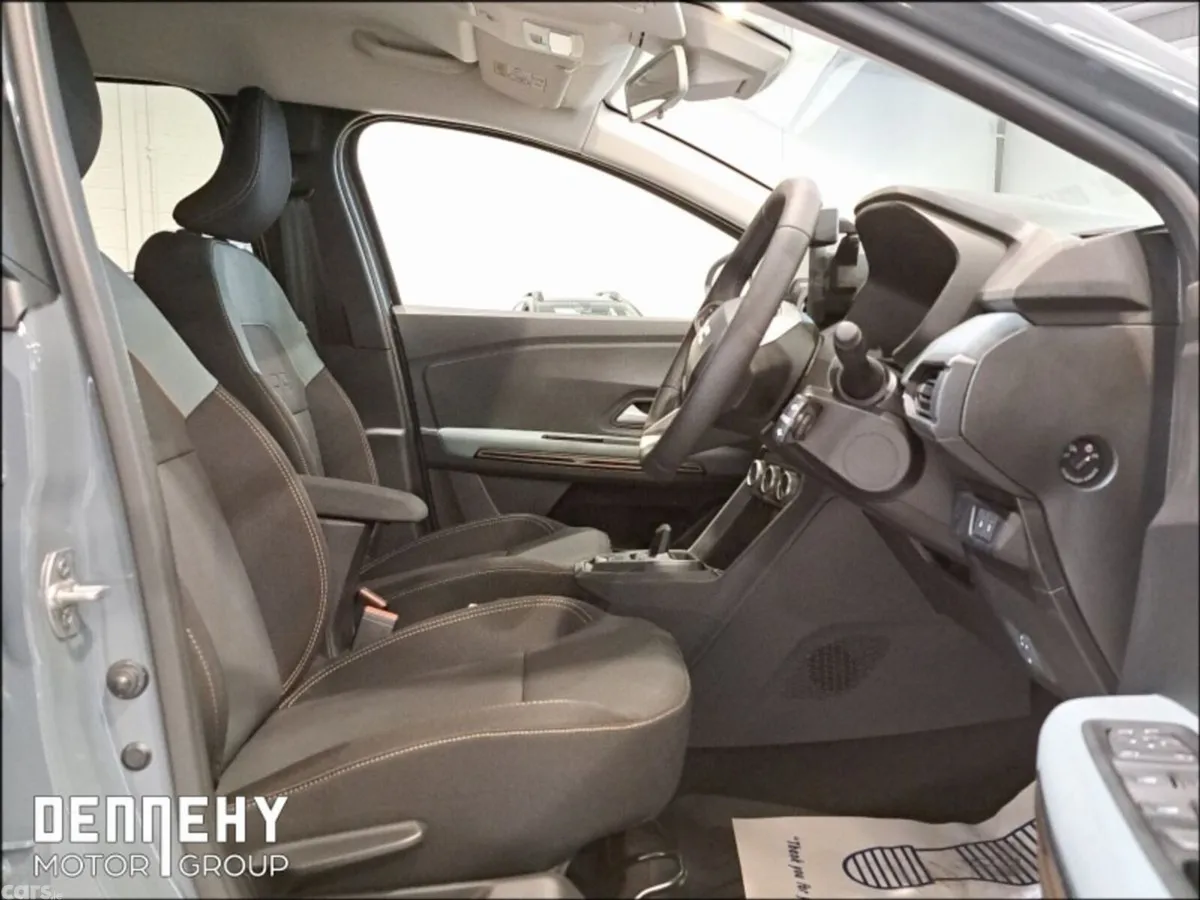Dacia Jogger MPV, Petrol Hybrid, 2026, Grey