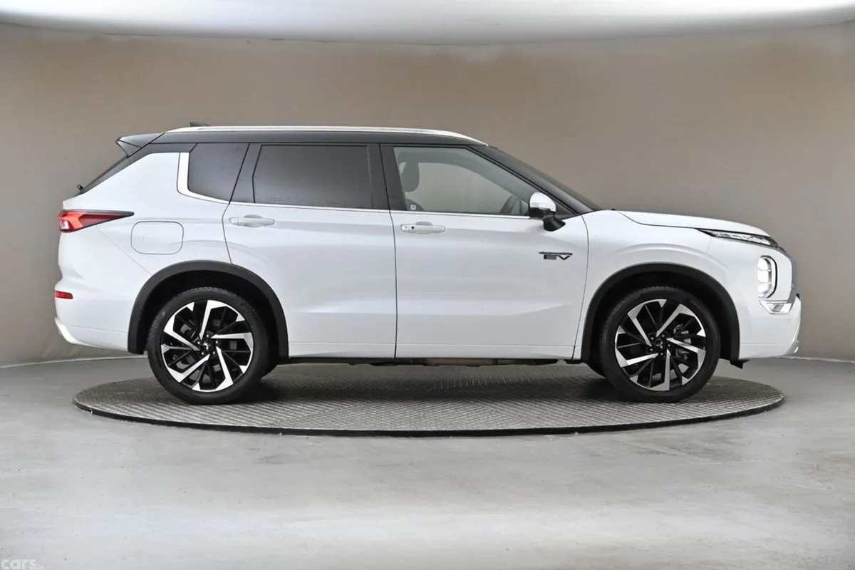 Mitsubishi Outlander SUV, Petrol Plug-in Hybrid, 2023, White