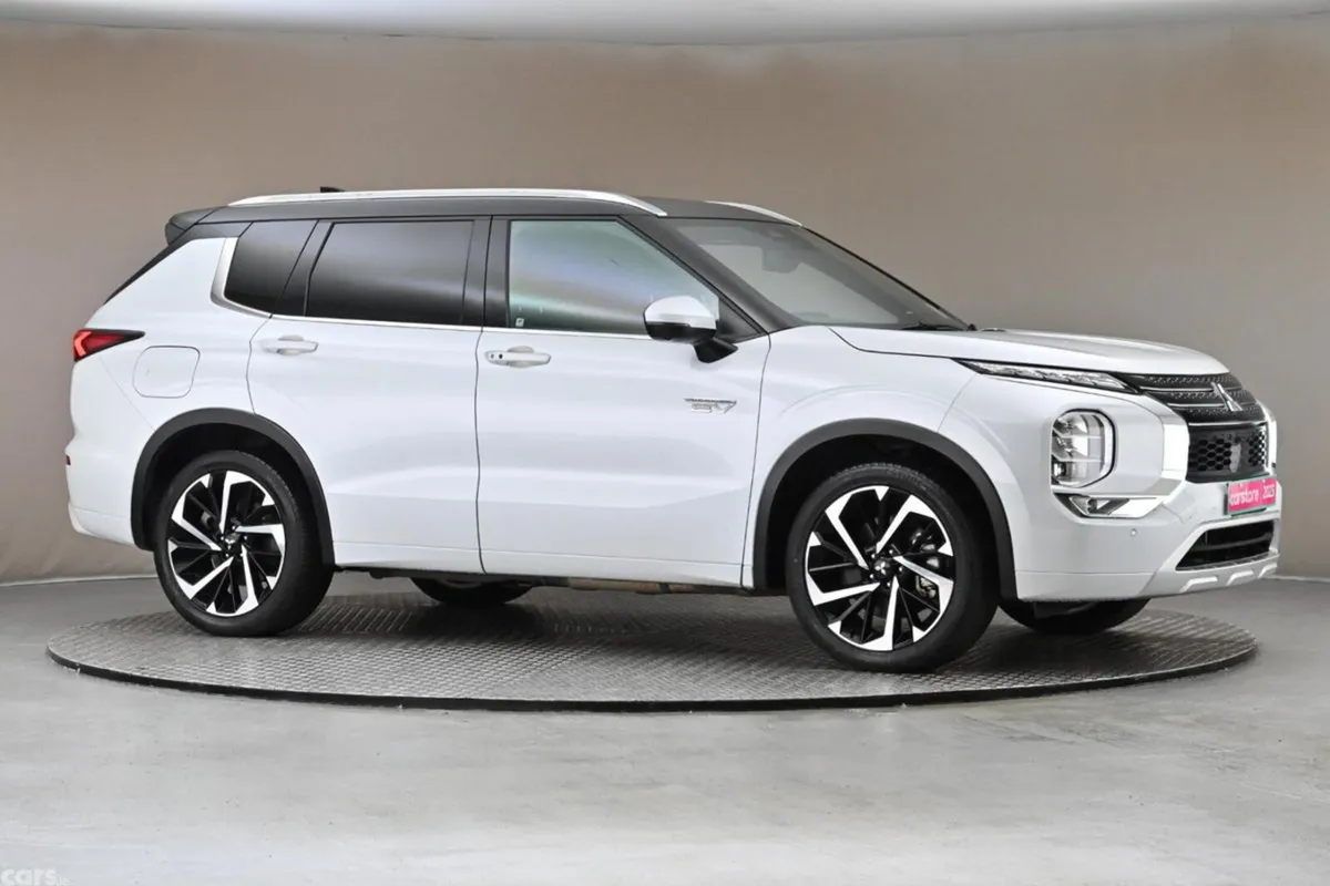 Mitsubishi Outlander SUV, Petrol Plug-in Hybrid, 2023, White