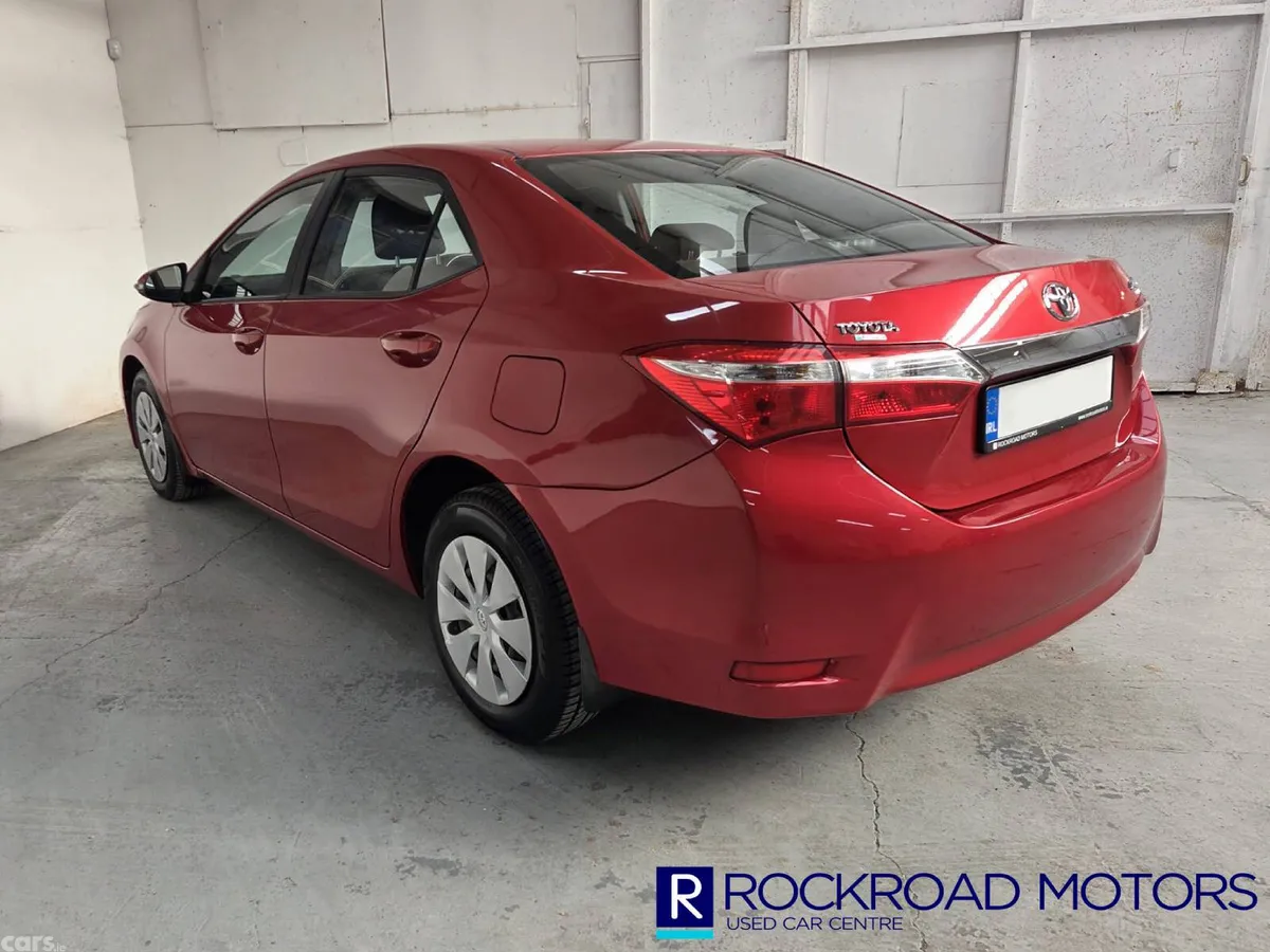 Toyota Corolla Saloon, Diesel, 2015, Red