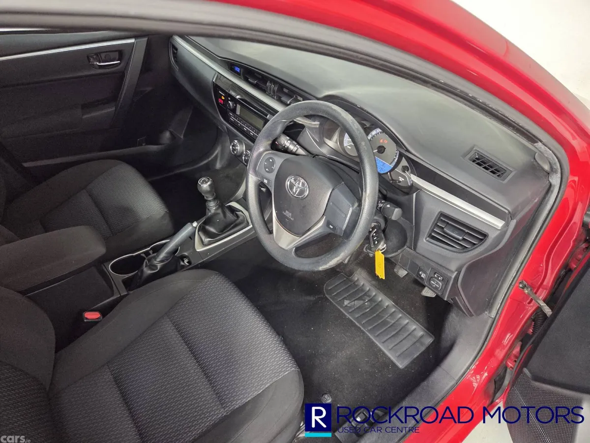 Toyota Corolla Saloon, Diesel, 2015, Red