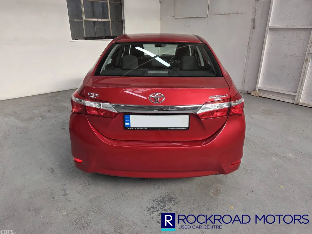 Toyota Corolla Saloon, Diesel, 2015, Red