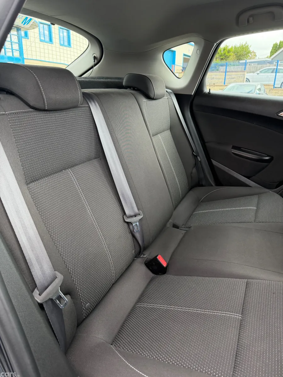 Vauxhall Astra Hatchback, Diesel, 2015, Black