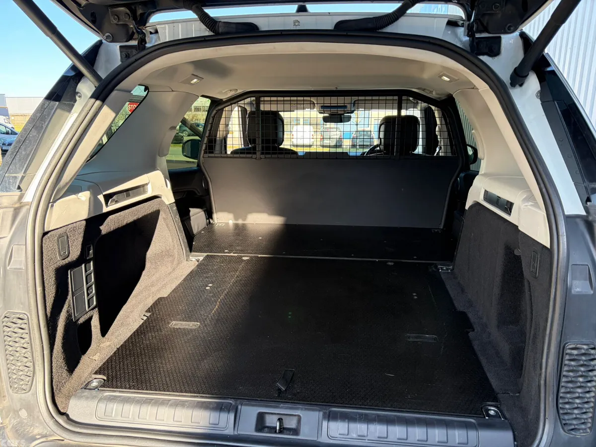 Land Rover Discovery SUV, Diesel, 2022, White