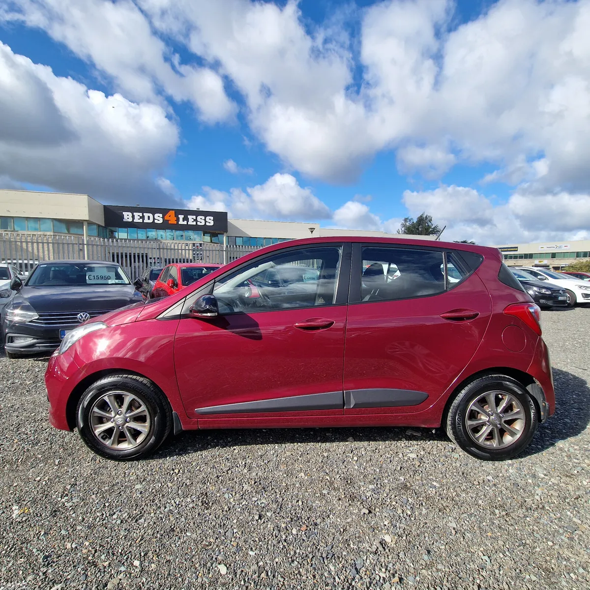 Hyundai i10 Hatchback, Petrol, 2014, Red