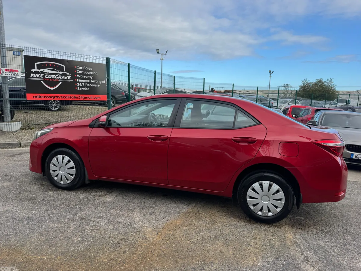 Toyota Corolla Saloon, Diesel, 2014, Red