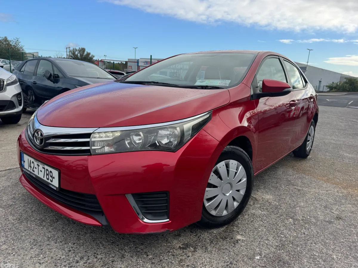 Toyota Corolla Saloon, Diesel, 2014, Red