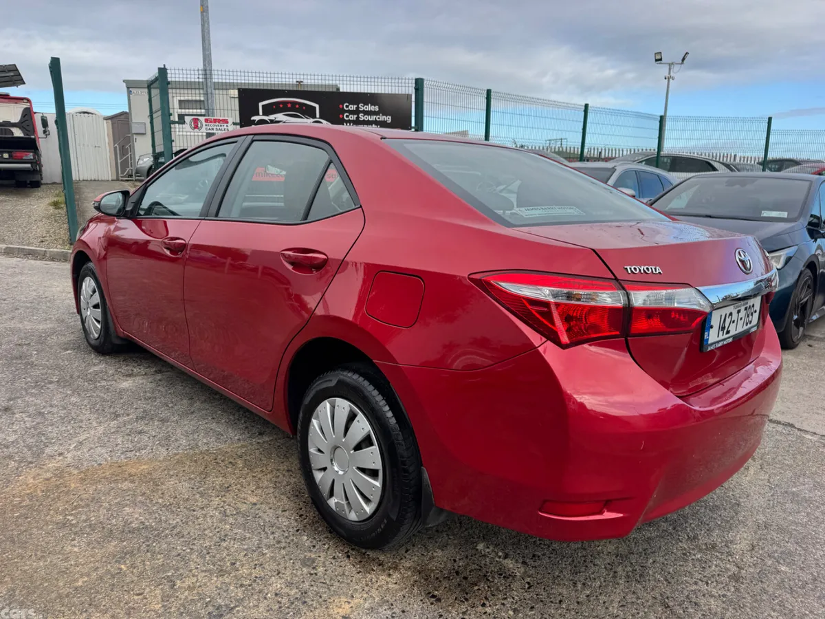 Toyota Corolla Saloon, Diesel, 2014, Red