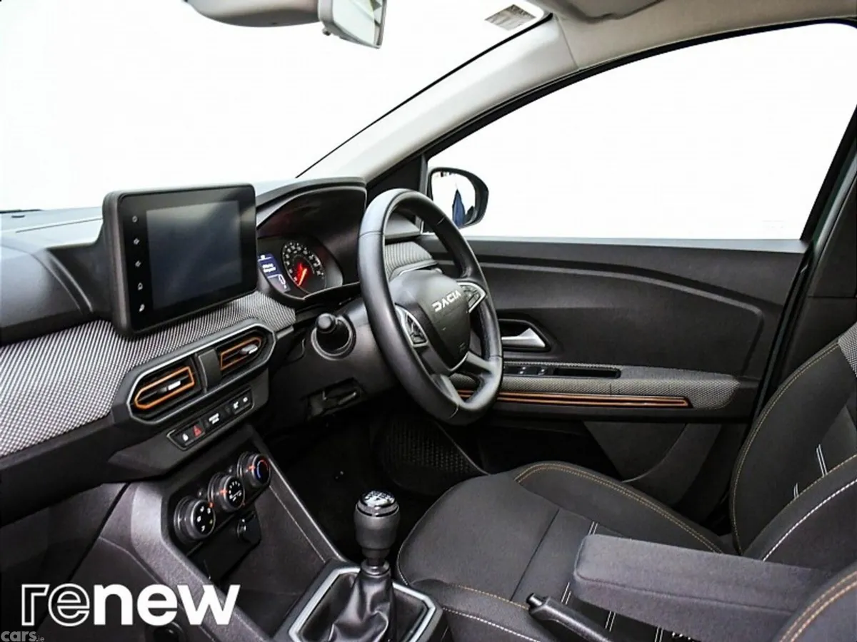 Dacia Sandero Stepway SUV, Petrol, 2024, Green