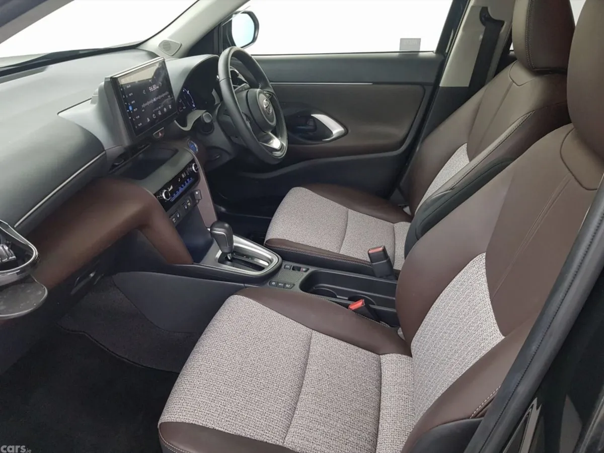 Toyota Yaris Cross Estate, Petrol Hybrid, 2022, Black