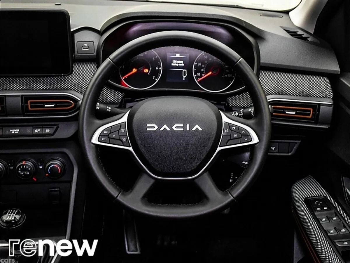 Dacia Sandero Stepway SUV, Petrol, 2024, Green