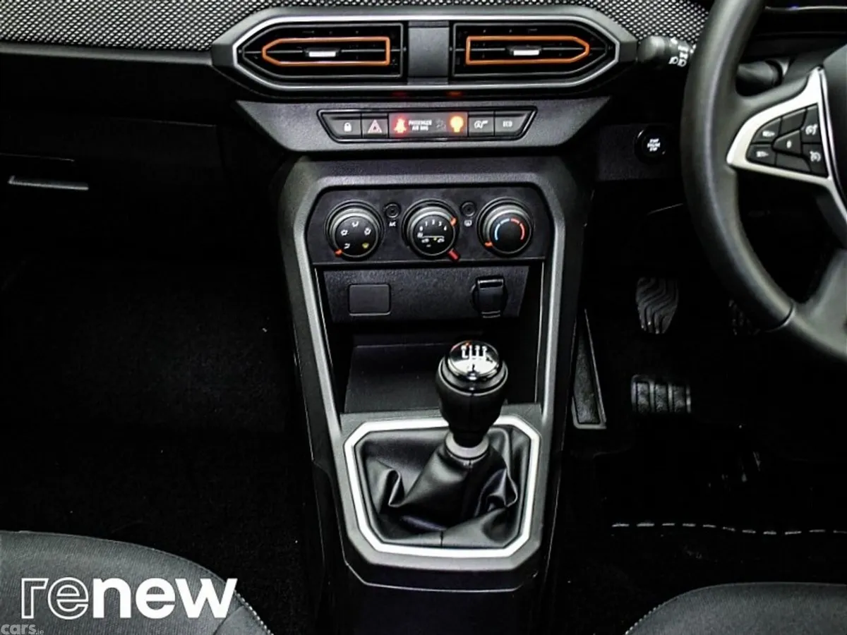 Dacia Sandero Stepway SUV, Petrol, 2024, Green