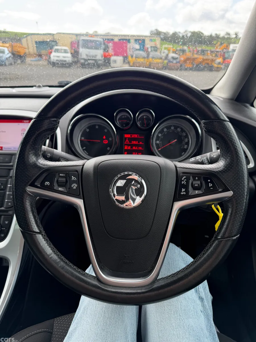Vauxhall Astra Hatchback, Diesel, 2015, Black