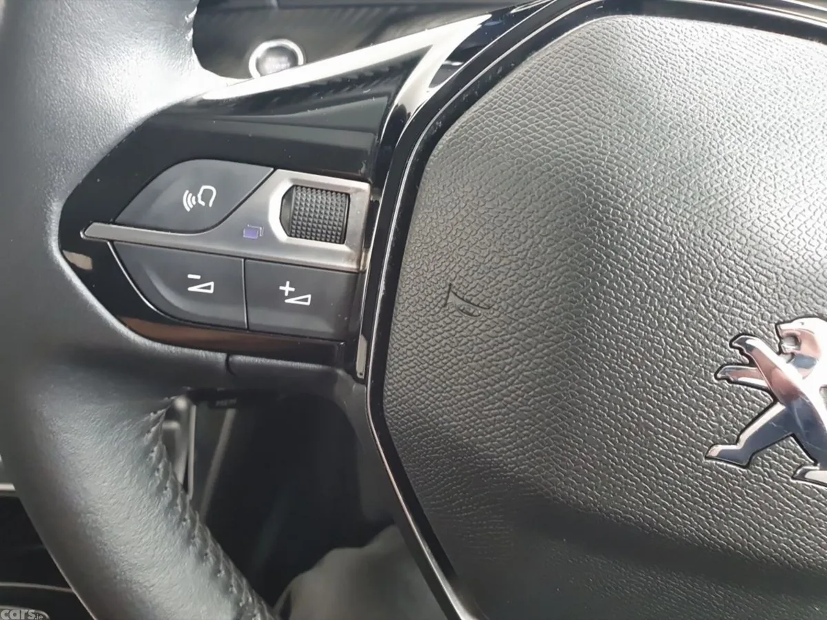 Peugeot 2008 Hatchback, Electric, 2022, Black