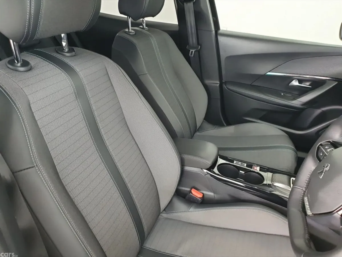 Peugeot 2008 Hatchback, Electric, 2022, Black
