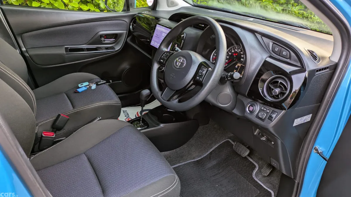 Toyota Yaris Hatchback, Petrol, 2018, Blue