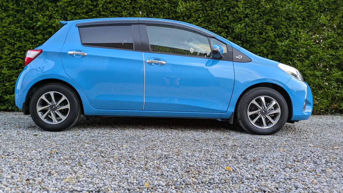 Toyota Yaris Hatchback, Petrol, 2018, Blue